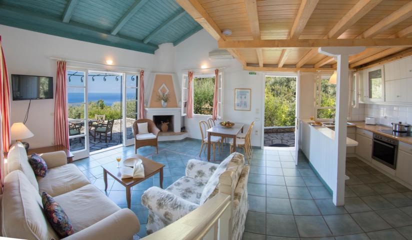 KIPARISSsIittingdining kitchen